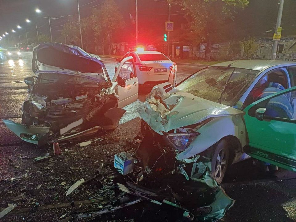 Нарушение правил проезда перекрёстков стало причиной серии ДТП с пострадавшими Нарушение правил проезда перекрёстков стало причиной серии ДТП с пострадавшими