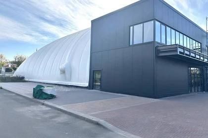 В Мариуполе возрождают ледовый центр