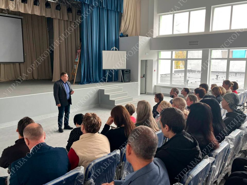 Руководитель Управы Игорь Овсиенко провел встречу с трудовым коллективом ГБПОУ "Мариупольский строительный профильный колледж"