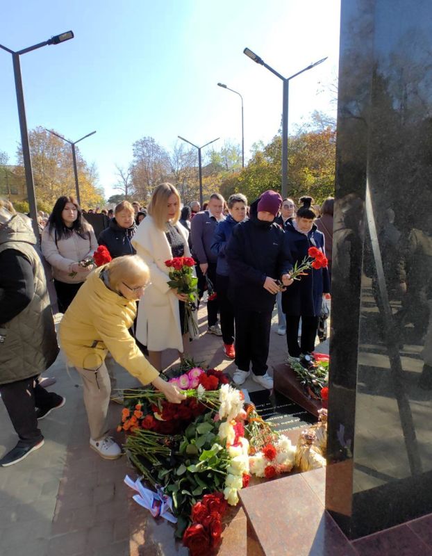 Аллею славы погибшим защитникам Донбасса открыли в Новом Свете Аллею славы погибшим защитникам Донбасса открыли в Новом Свете