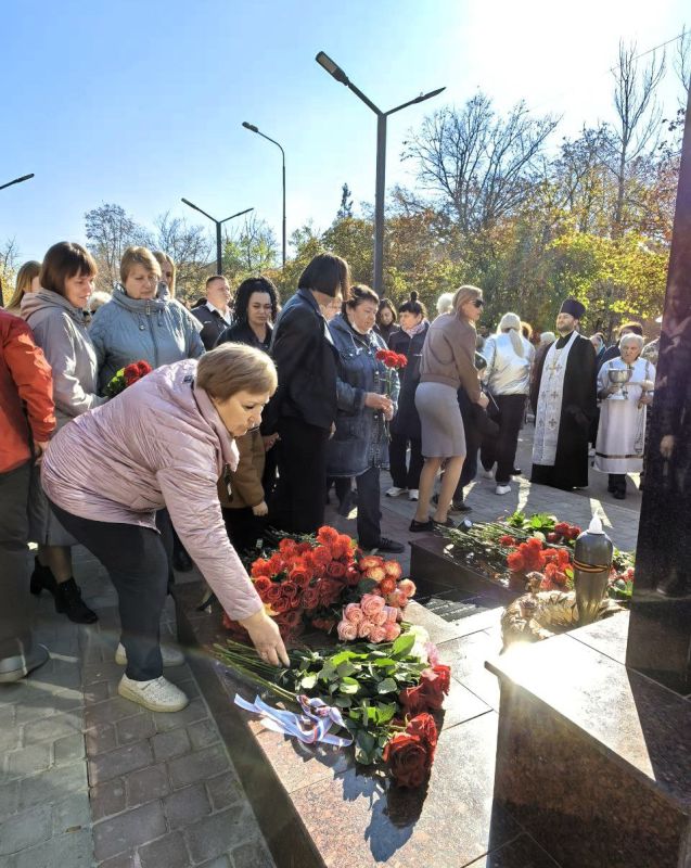 Аллею славы погибшим защитникам Донбасса открыли в Новом Свете Аллею славы погибшим защитникам Донбасса открыли в Новом Свете