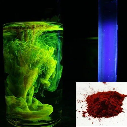 Она зеленая и светится. Вода, которая циркулирует в системе отопления, окрашена уранином по двум причинам