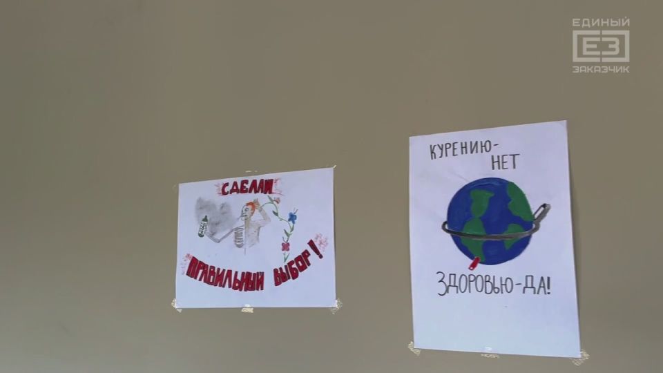 Директор средней школы №19 поселка Каменск в пригороде Мариуполя Вера Сирота поблагодарила строителей за восстановление образовательного учреждения