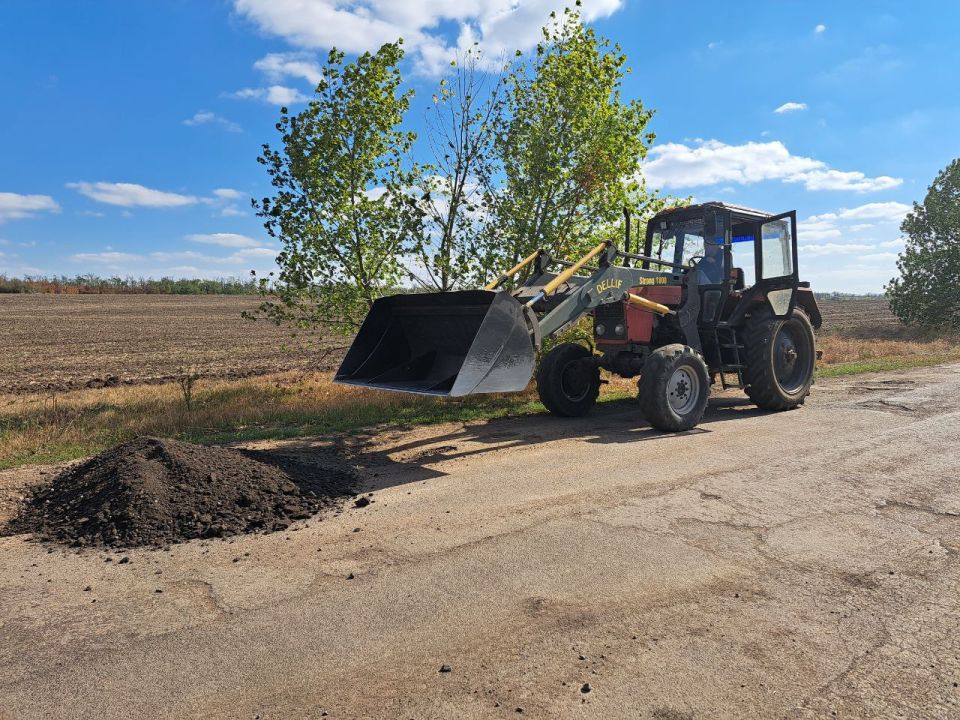 Приехал депутат на тракторе и проблема решилась
