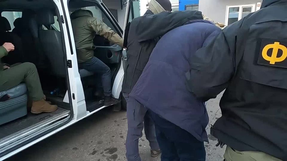 Сотрудники ФСБ задержали россиянина за передачу спецслужбам Украины данных о движении военной техники