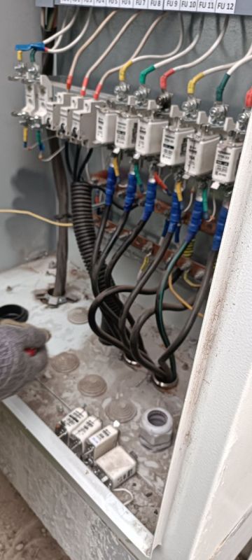 Мариупольские энергетики обновили более 900 метров кабеля Мариупольские энергетики обновили более 900 метров кабеля