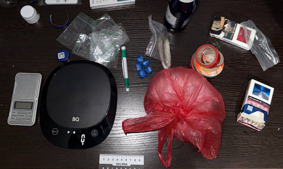 В Донецке полицейские задержали наркосбытчика В Донецке полицейские задержали наркосбытчика