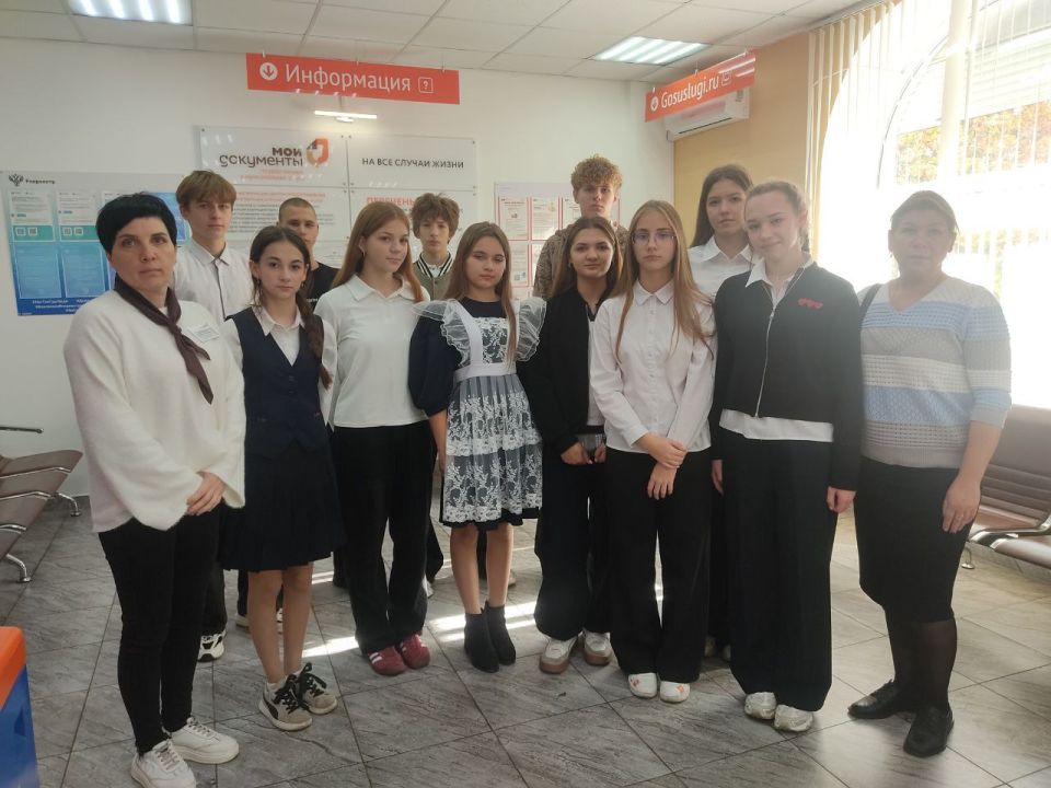 #УчитьсяВДобассе. В рамках исполнения поручения Главы ДНР Дениса Пушилина и воплощения в жизнь национального проекта "Молодежь и дети", многофункциональные центры "Мои документы" продолжают организацию профориентационных... #УчитьсяВДобассе. В рамках исполнения поручения Главы ДНР Дениса Пушилина и воплощения в жизнь национального проекта "Молодежь и дети", многофункциональные центры "Мои документы" продолжают организацию профориентационных...