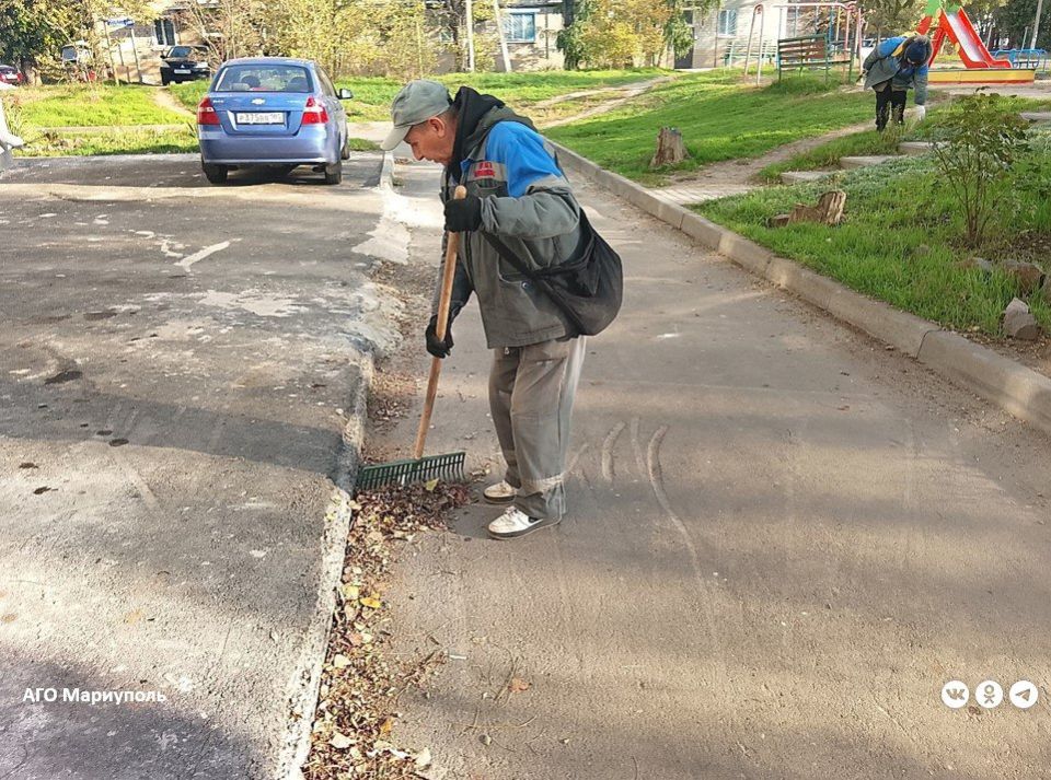 В Мариуполе жилищники благоустроили очередные дворы многоэтажек В Мариуполе жилищники благоустроили очередные дворы многоэтажек