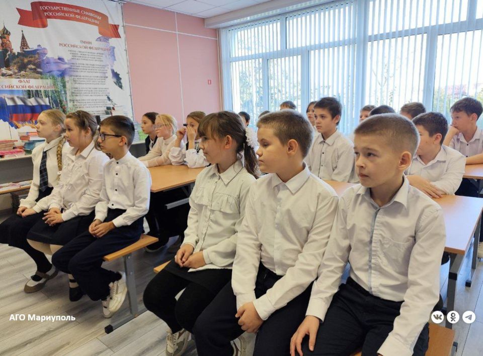 Библиотекари Мариуполя проводят для горожан мероприятия ко Дню Флага Донецкой Народной Республики Библиотекари Мариуполя проводят для горожан мероприятия ко Дню Флага Донецкой Народной Республики