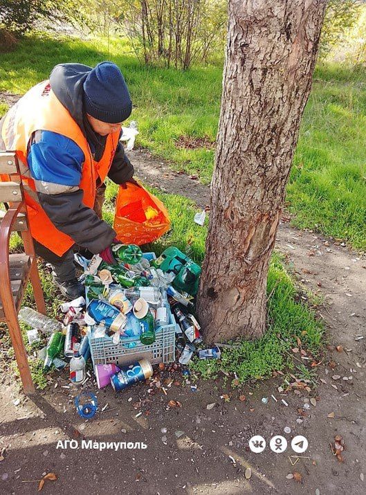 В Мариуполе жилищники благоустроили очередные дворы многоэтажек В Мариуполе жилищники благоустроили очередные дворы многоэтажек