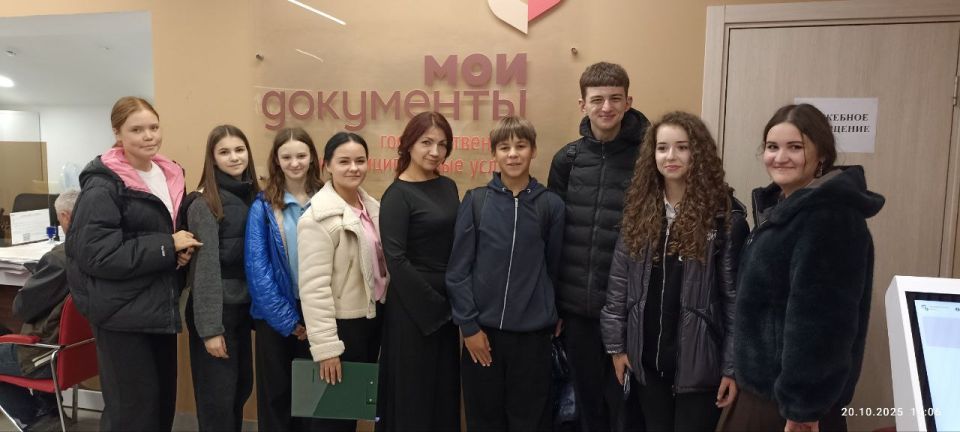 #УчитьсяВДобассе. В рамках исполнения поручения Главы ДНР Дениса Пушилина и воплощения в жизнь национального проекта "Молодежь и дети", многофункциональные центры "Мои документы" продолжают организацию профориентационных... #УчитьсяВДобассе. В рамках исполнения поручения Главы ДНР Дениса Пушилина и воплощения в жизнь национального проекта "Молодежь и дети", многофункциональные центры "Мои документы" продолжают организацию профориентационных...