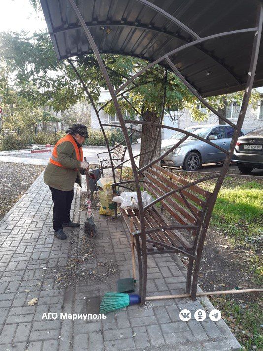 В Мариуполе жилищники благоустроили очередные дворы многоэтажек В Мариуполе жилищники благоустроили очередные дворы многоэтажек