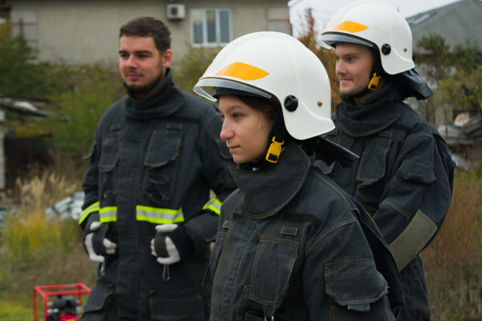 Инструкторы Донецкого регионального отделения ВСКС провели для мариупольских добровольцев мастер-класс по работе с гидравлическим аварийно-спасательным инструментом Инструкторы Донецкого регионального отделения ВСКС провели для мариупольских добровольцев мастер-класс по работе с гидравлическим аварийно-спасательным инструментом