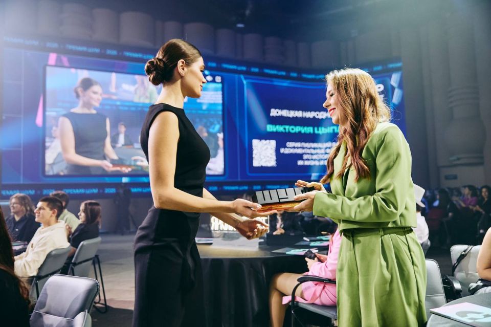 Денис Пушилин: Журналисты Республиканского медиахолдинга вошли в число победителей Всероссийской молодежной премии в сфере медиа и журналистики «ШУМ» Денис Пушилин: Журналисты Республиканского медиахолдинга вошли в число победителей Всероссийской молодежной премии в сфере медиа и журналистики «ШУМ»