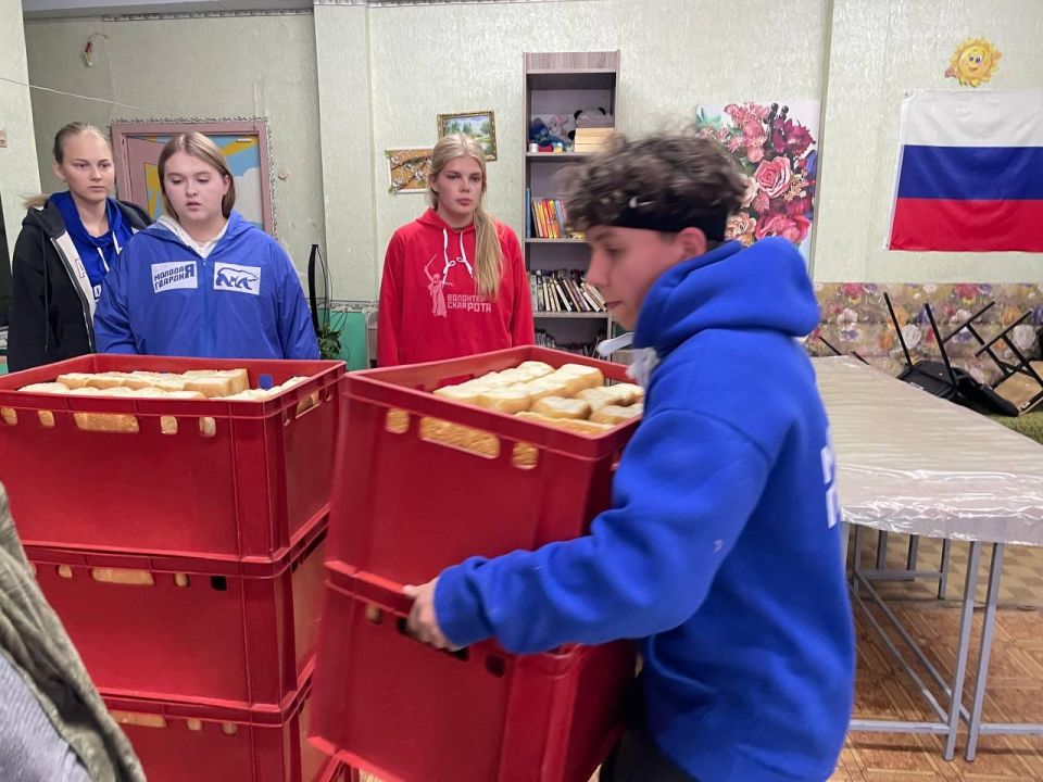 В Мариуполе работают активисты «Молодой Гвардии» и «Волонтерской Роты» из Югры