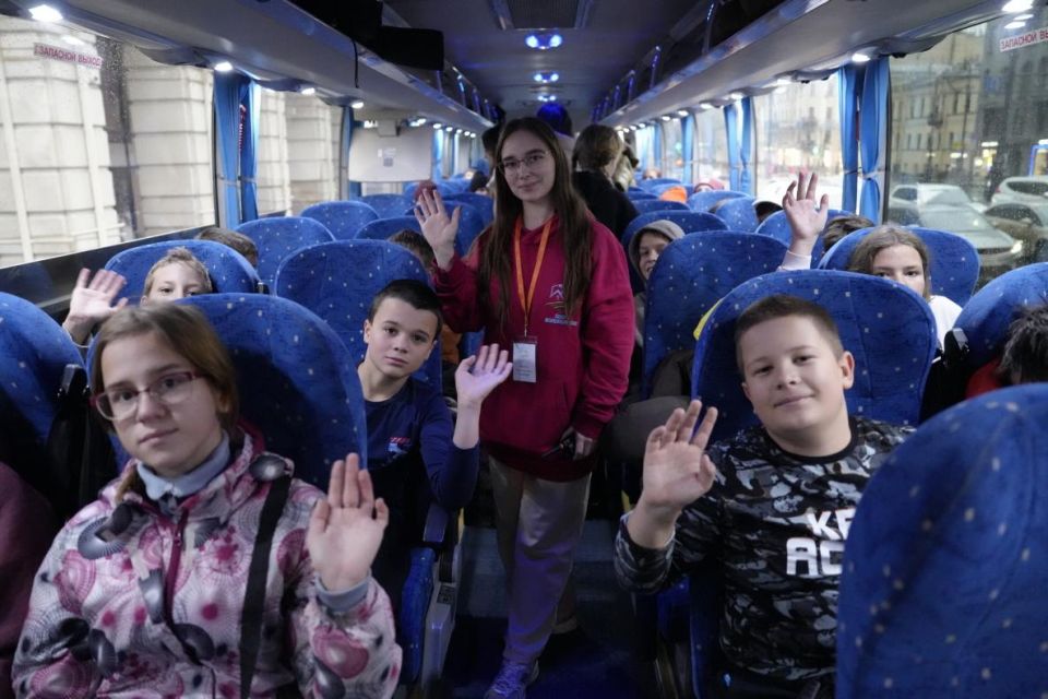 В Петербурге стартовала осенняя смена «Единство» для мариупольских школьников