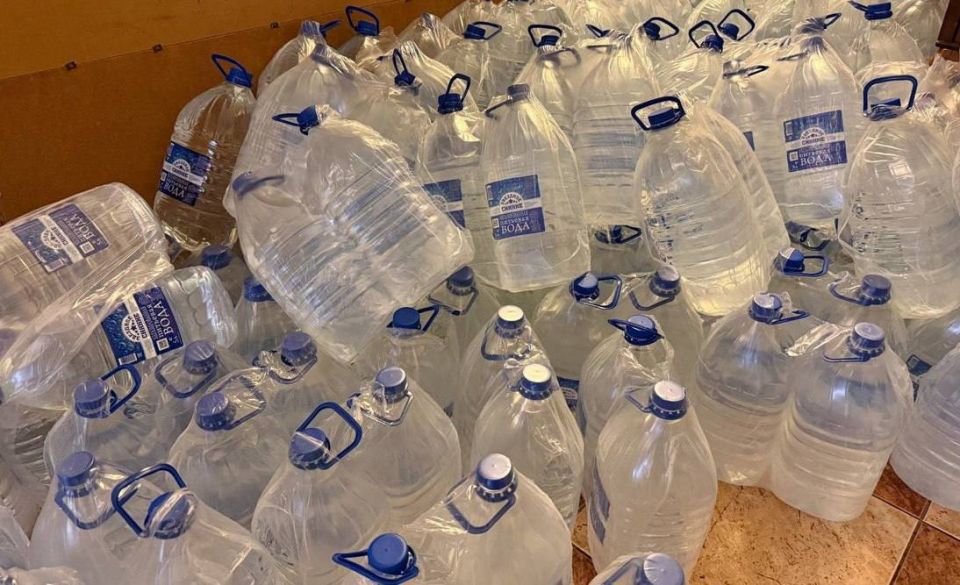 В Свято-Николаевский кафедральный собор Мариуполя доставили 1750 литров воды В Свято-Николаевский кафедральный собор Мариуполя доставили 1750 литров воды