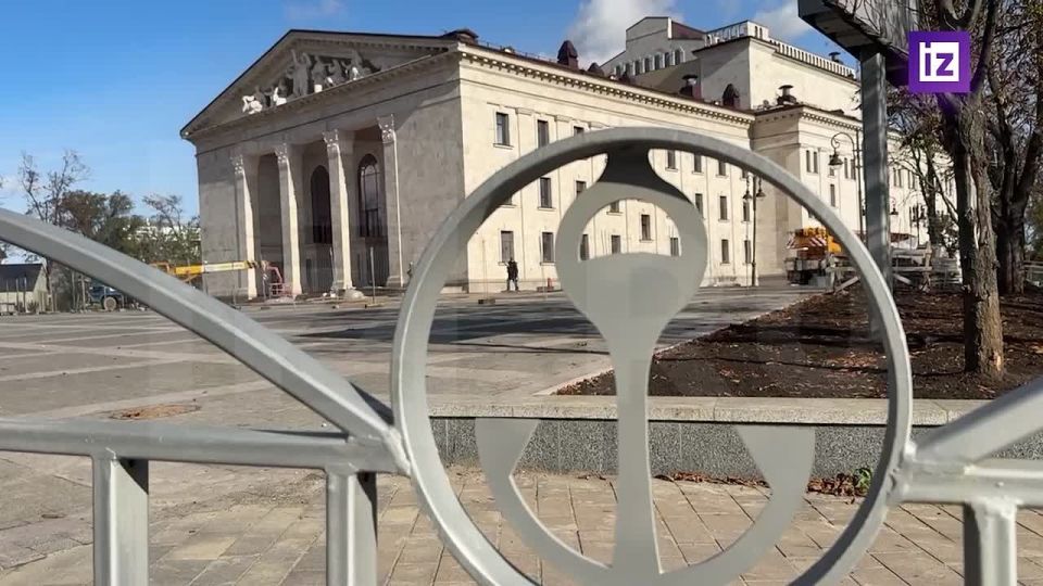 Восстановление Мариупольского Драмтеатра находится на финишной прямой, передает корреспондент "Известий" Евгений Быковский