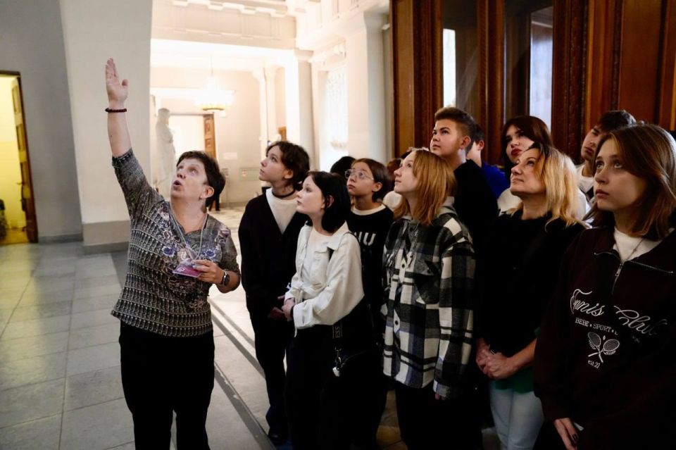 Мариупольские школьники открывают для себя Петербург Мариупольские школьники открывают для себя Петербург