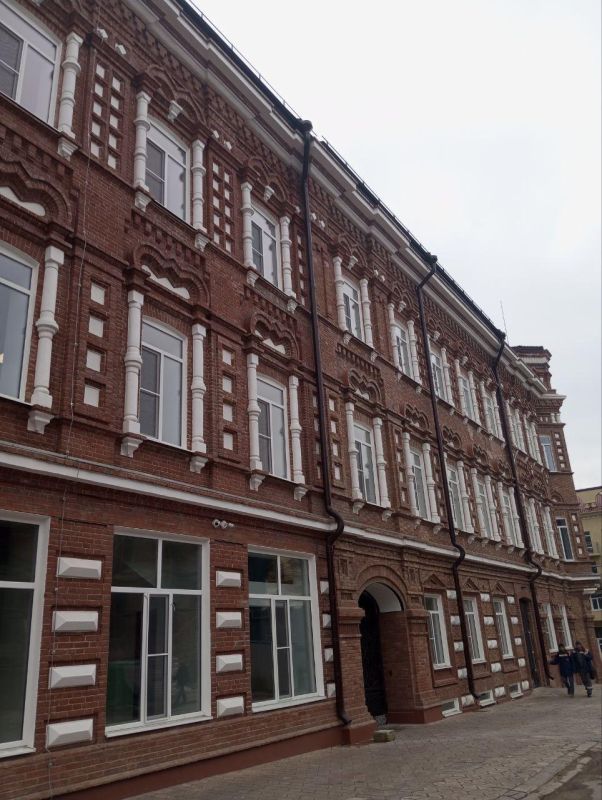 При участии ФАУ «РосКапСтрой» в Мариуполе восстановлен Дворец культуры «Молодежный»