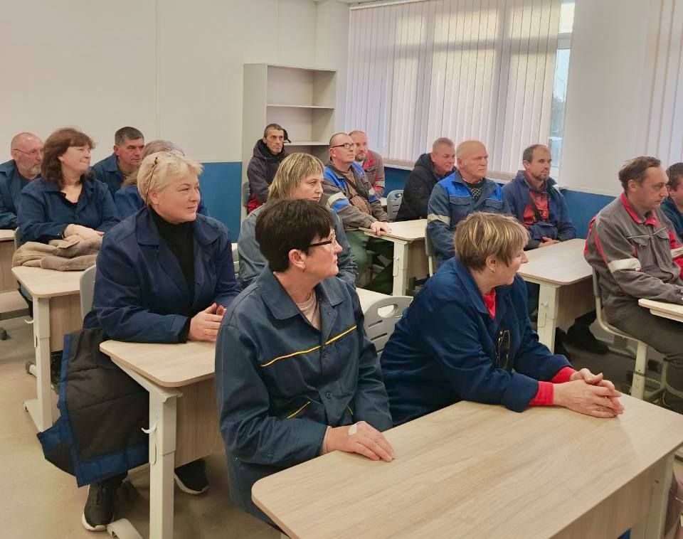 В Мариуполе завершилось обучение электромонтеров по ремонту и обслуживанию электрооборудования 3 разряда В Мариуполе завершилось обучение электромонтеров по ремонту и обслуживанию электрооборудования 3 разряда