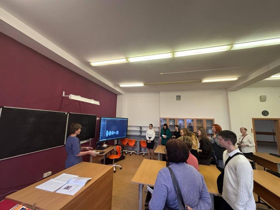 Мариупольские педагоги познакомились с экологическими инновациями петербургской школы Мариупольские педагоги познакомились с экологическими инновациями петербургской школы