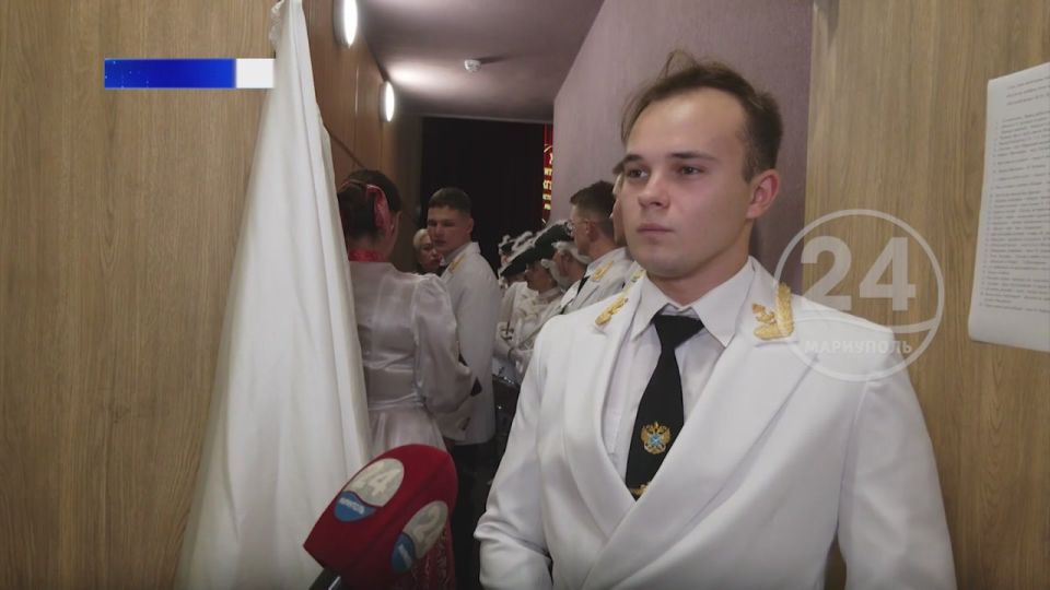 В Мариуполе состоялся патриотический фестиваль «На одной волне»: молодежь Керчи и Мариуполя объединилась на курсантском балу и в КВИЗах