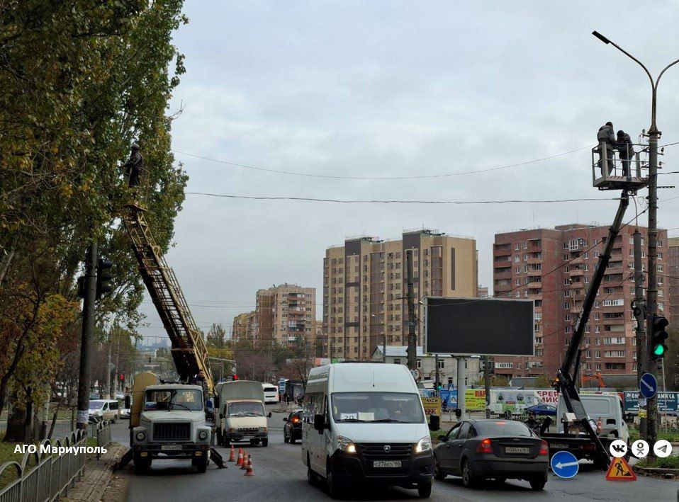 «Мариупольгорсвет» завершает украшение улиц государственной символикой «Мариупольгорсвет» завершает украшение улиц государственной символикой