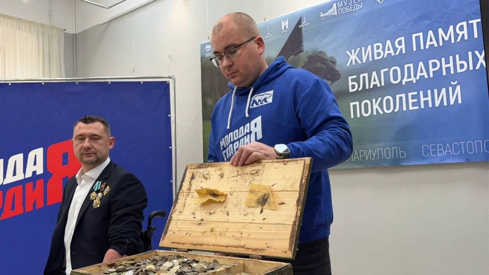 Молодогвардейцы Мариуполя собрали 20 килограммов старых монет Молодогвардейцы Мариуполя собрали 20 килограммов старых монет