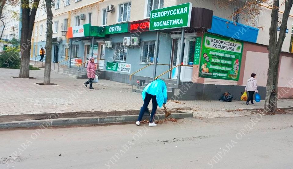 В ЕДИНСТВЕ - СИЛА. В преддверии Дня народного единства, а также в рамках подготовки к осенне-зимнему периоду, сотрудники Управы Орджоникидзевского района приняли активное участие в общегородском субботнике В ЕДИНСТВЕ - СИЛА. В преддверии Дня народного единства, а также в рамках подготовки к осенне-зимнему периоду, сотрудники Управы Орджоникидзевского района приняли активное участие в общегородском субботнике