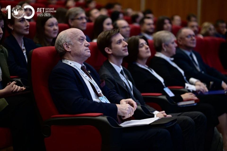 Молодые дипломаты осудили военные преступления и теракты Украины Молодые дипломаты осудили военные преступления и теракты Украины