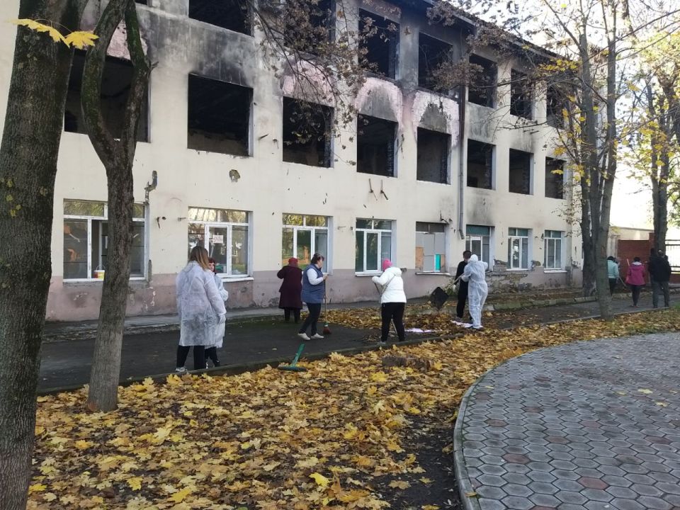 Сегодня на территории Ильичевского района города Мариуполь состоялся субботник Сегодня на территории Ильичевского района города Мариуполь состоялся субботник