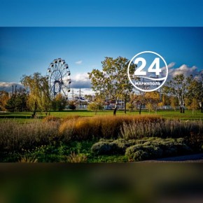 Живописная красота осеннего осеннего пейзажа возле мариупольского парка им. Гурова