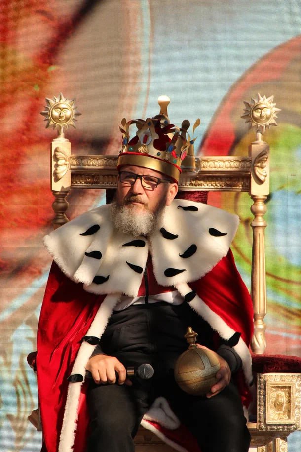 В пгт. Володарское на центральной площади отметили 94-ю годовщину со дня образования Володарского округа и предстоящий День народного единства В пгт. Володарское на центральной площади отметили 94-ю годовщину со дня образования Володарского округа и предстоящий День народного единства