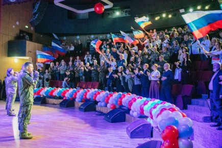 Антон Кольцов: Ко Дню народного единства провели торжественное собрание и праздничный концерт – за добросовестный труд и ответственное отношение к работе отметили сотрудников структурных подразделений Администрации...