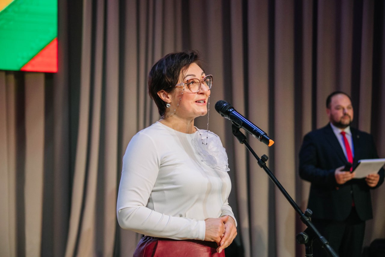 Антон Кольцов: Ко Дню народного единства провели торжественное собрание и праздничный концерт – за добросовестный труд и ответственное отношение к работе отметили сотрудников структурных подразделений Администрации... Антон Кольцов: Ко Дню народного единства провели торжественное собрание и праздничный концерт – за добросовестный труд и ответственное отношение к работе отметили сотрудников структурных подразделений Администрации...