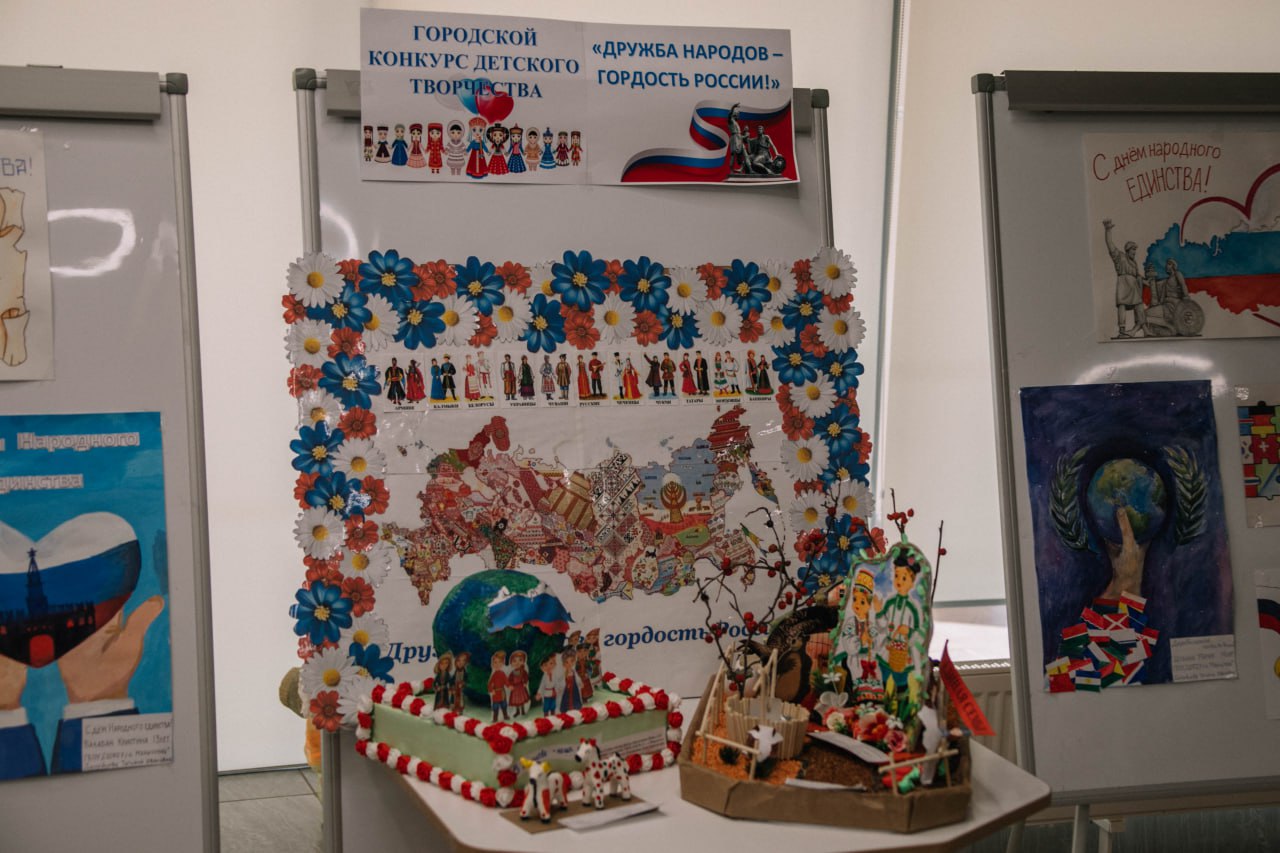 Антон Кольцов: Ко Дню народного единства провели торжественное собрание и праздничный концерт – за добросовестный труд и ответственное отношение к работе отметили сотрудников структурных подразделений Администрации... Антон Кольцов: Ко Дню народного единства провели торжественное собрание и праздничный концерт – за добросовестный труд и ответственное отношение к работе отметили сотрудников структурных подразделений Администрации...