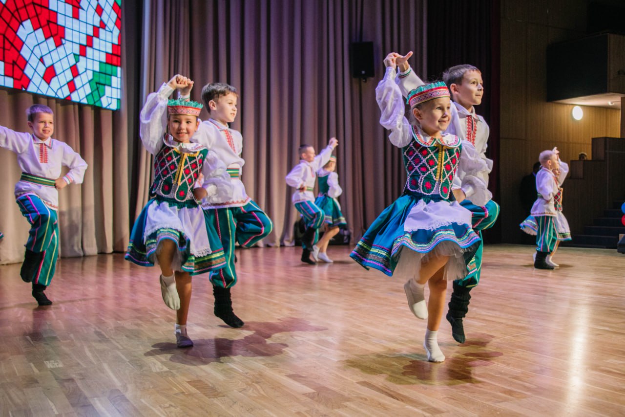 Антон Кольцов: Ко Дню народного единства провели торжественное собрание и праздничный концерт – за добросовестный труд и ответственное отношение к работе отметили сотрудников структурных подразделений Администрации... Антон Кольцов: Ко Дню народного единства провели торжественное собрание и праздничный концерт – за добросовестный труд и ответственное отношение к работе отметили сотрудников структурных подразделений Администрации...