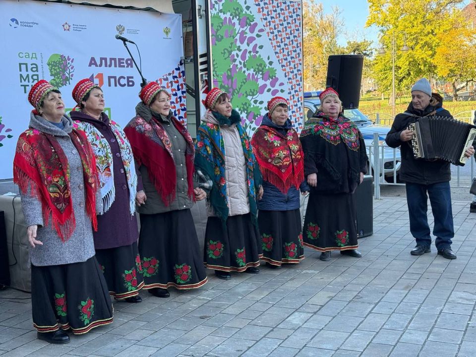 В рамках партийного проекта "ЕДИНОЙ РОССИИ" "Историческая память", активисты Мариупольского местного отделения приняли участие в масштабной эколого-патриотической акции по высадке деревьев " Сад памяти ", которая проходила в... В рамках партийного проекта "ЕДИНОЙ РОССИИ" "Историческая память", активисты Мариупольского местного отделения приняли участие в масштабной эколого-патриотической акции по высадке деревьев " Сад памяти ", которая проходила в...