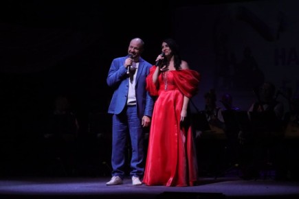 4 ноября 2025 года Мариупольский русский драматический театр провел уникальную культурно-патриотическую акцию — концерт «Мы все потомки Минина с Пожарским…»