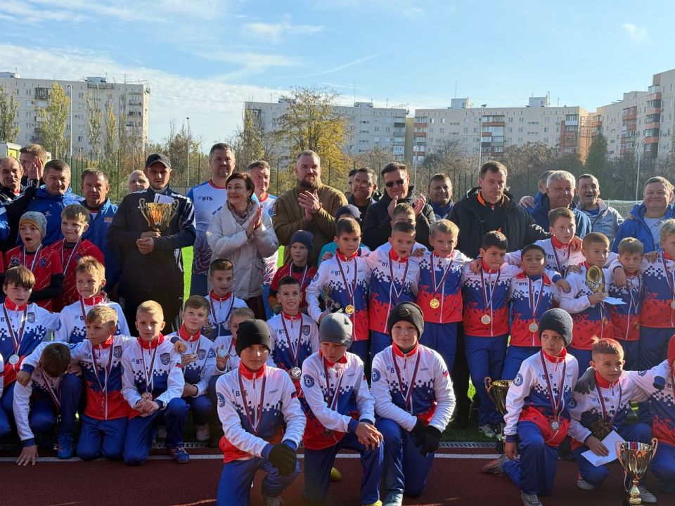 В Мариуполе состоялась товарищеская встреча сборных команд по футболу городов-побратимов Санкт-Петербурга и Мариуполя В Мариуполе состоялась товарищеская встреча сборных команд по футболу городов-побратимов Санкт-Петербурга и Мариуполя