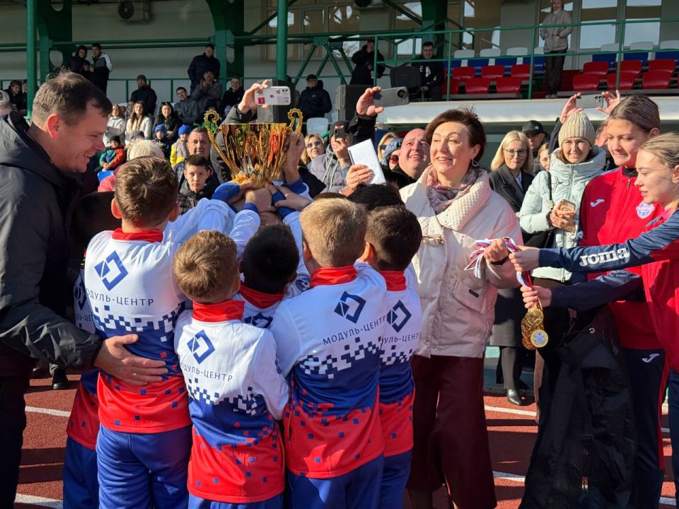 В Мариуполе состоялась товарищеская встреча сборных команд по футболу городов-побратимов Санкт-Петербурга и Мариуполя В Мариуполе состоялась товарищеская встреча сборных команд по футболу городов-побратимов Санкт-Петербурга и Мариуполя