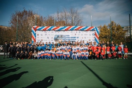 Антон Кольцов: Добрые традиции остаются неизменными - в День народного единства провели футбольный товарищеский матч между сборными командами ветеранов Санкт-Петербурга и Мариуполя