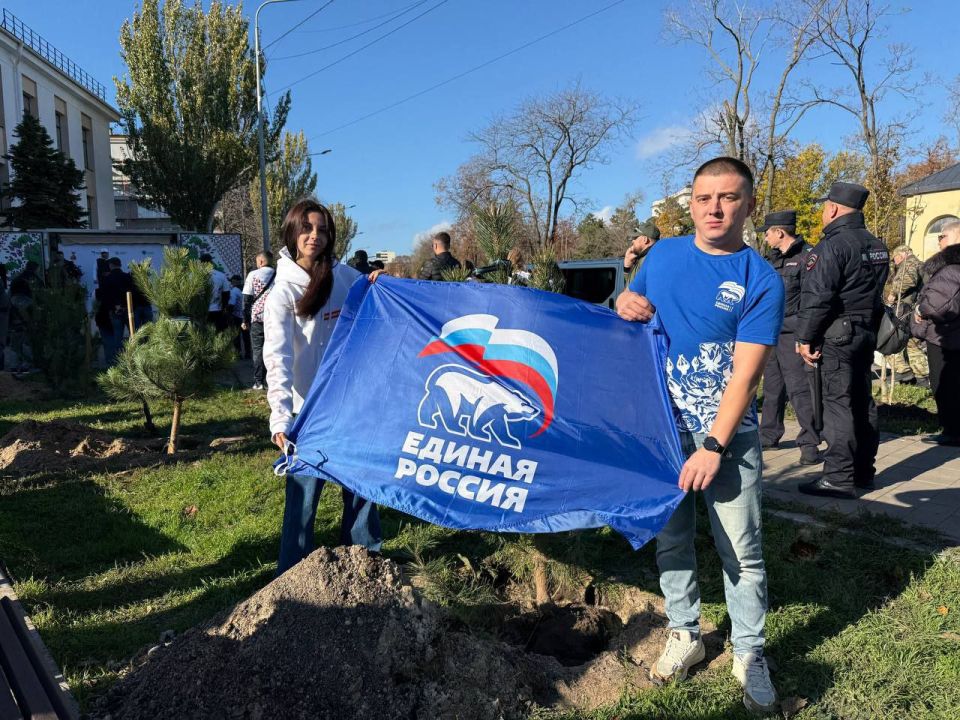 В рамках партийного проекта "ЕДИНОЙ РОССИИ" "Историческая память", активисты Мариупольского местного отделения приняли участие в масштабной эколого-патриотической акции по высадке деревьев " Сад памяти ", которая проходила в... В рамках партийного проекта "ЕДИНОЙ РОССИИ" "Историческая память", активисты Мариупольского местного отделения приняли участие в масштабной эколого-патриотической акции по высадке деревьев " Сад памяти ", которая проходила в...
