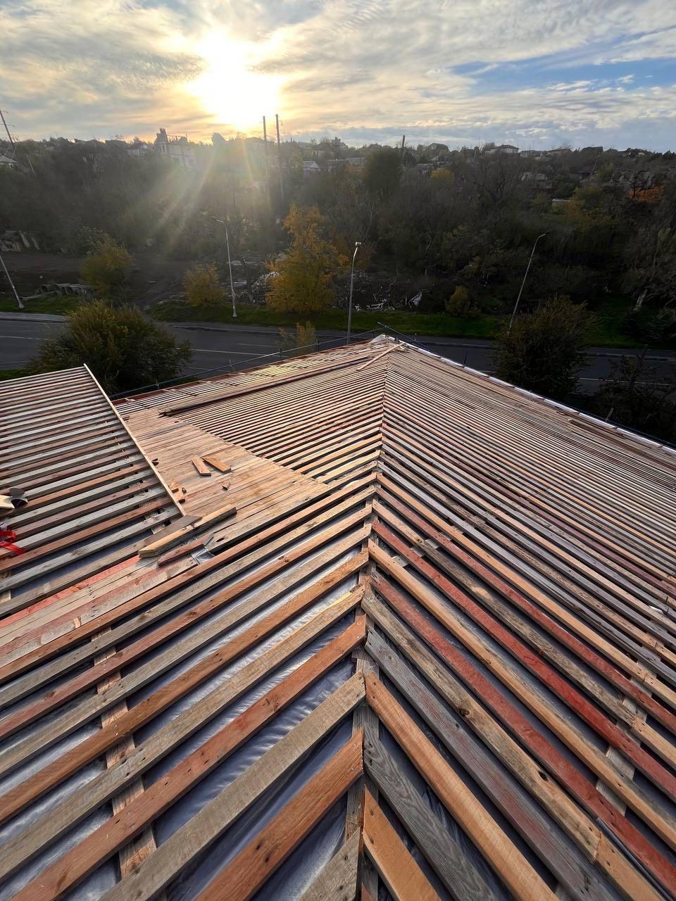 Строители из Ленобласти приступили к финальному этапу ремонта кровли ДК «Чайка» Строители из Ленобласти приступили к финальному этапу ремонта кровли ДК «Чайка»