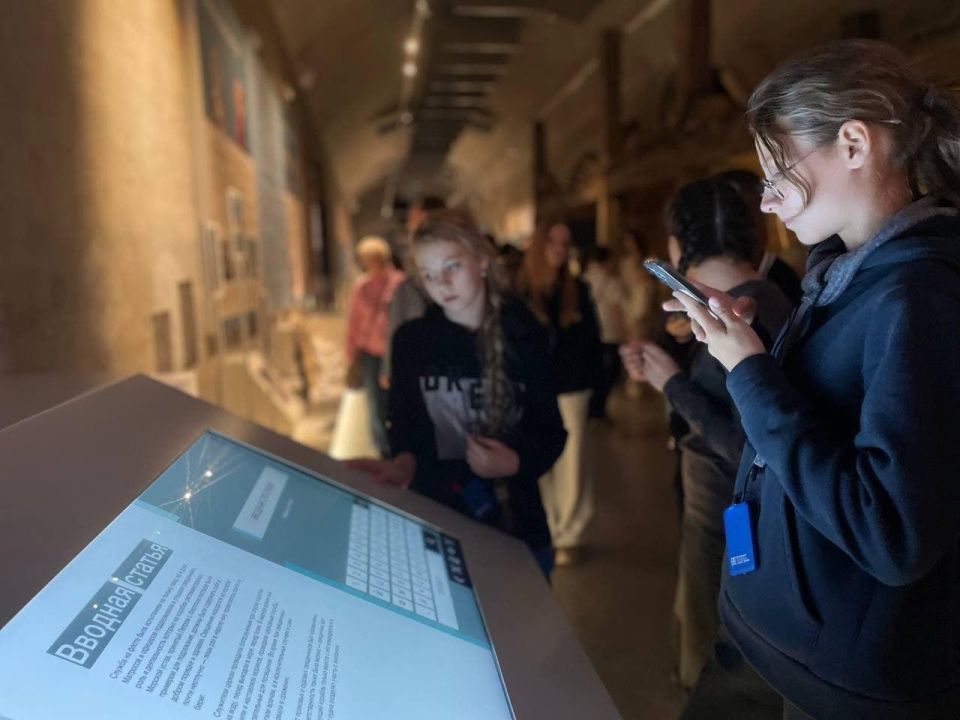 Школьники из Мариуполя увидели исторический и военный город-спутник Санкт-Петербурга Школьники из Мариуполя увидели исторический и военный город-спутник Санкт-Петербурга