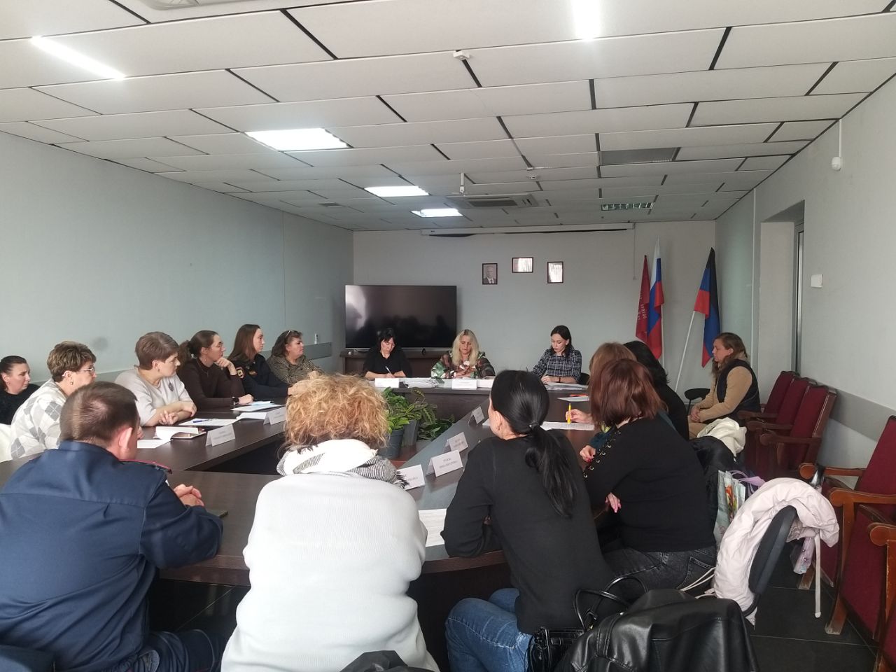 Сегодня состоялось плановое заседание комиссии по делам несовершеннолетних и защите их прав (КДНиЗП) при Управе Ильичевского внутригородского района города Мариуполь