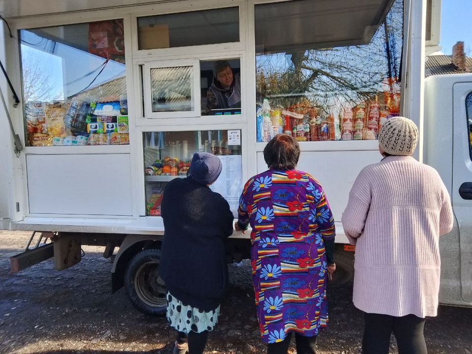 С 1 по 5 ноября 2025 года осуществлена выездная торговля с использованием автомагазинов в населенных пунктах городских округов Донецк, Горловка, Мариуполь, на территории г С 1 по 5 ноября 2025 года осуществлена выездная торговля с использованием автомагазинов в населенных пунктах городских округов Донецк, Горловка, Мариуполь, на территории г