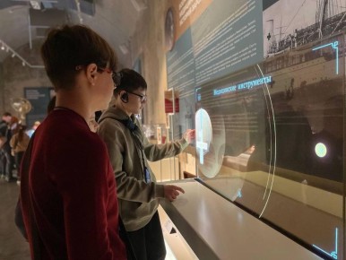 Школьники из Мариуполя увидели исторический и военный город-спутник Санкт-Петербурга